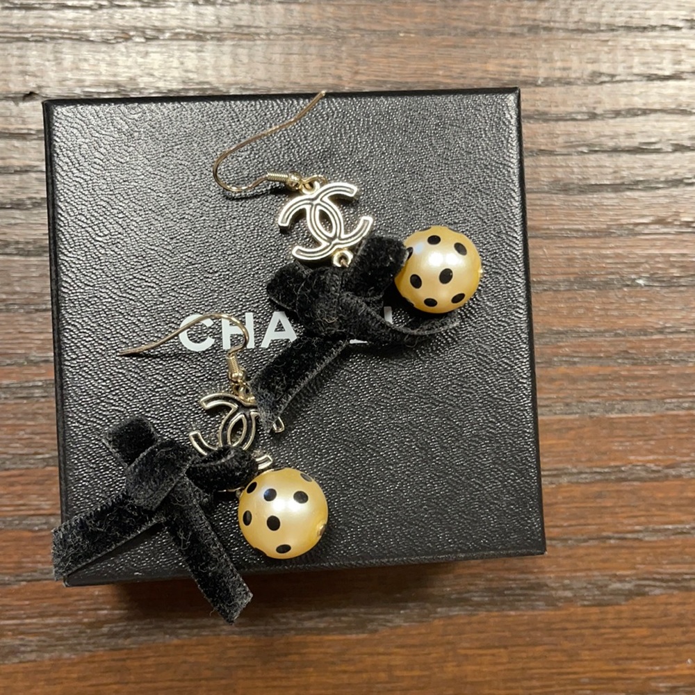 Authentic Chanel Drop Earrings with a pearl bow and a velvet bow